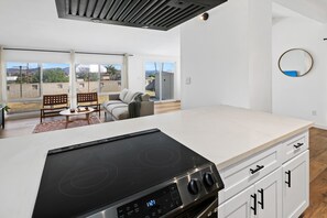 Interior - Casa Sunset cozy home in central SD, views, fire pit, and games & pet friendly! (San Diego)