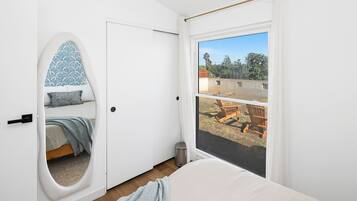 3 bedrooms, iron/ironing board, travel crib, WiFi