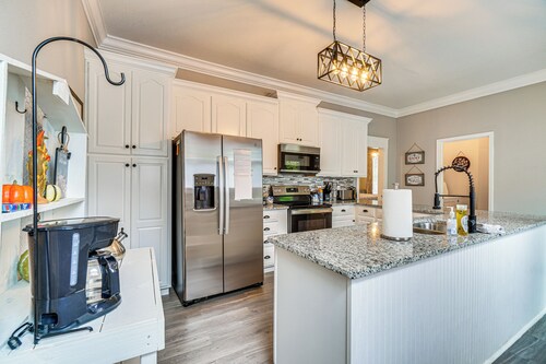 Spacious Athens Home ~ 1 Mi to Downtown!