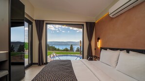 A hotel room with a large bed, a view of a swimming pool, and a scenic outdoor view. - Lake Look Sapanca (Sapanca)
