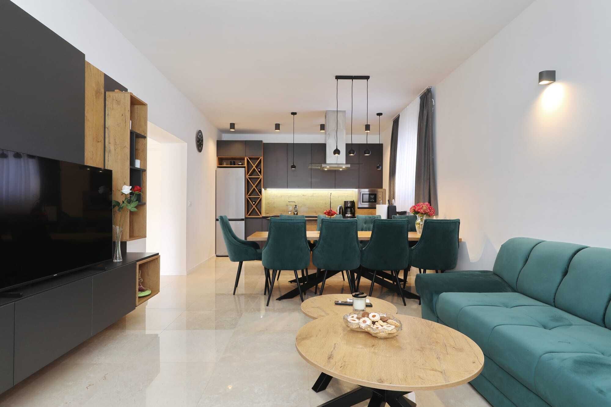 Una Smart TV, una chimenea