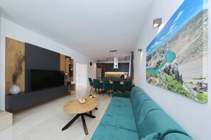 Smart-TV og peis