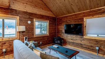Deluxe Cabin | Living area | 65-inch LED TV with digital channels, heated floors