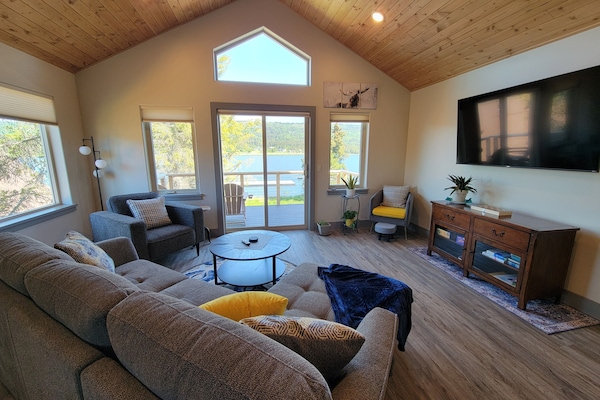 48-inch Smart TV with digital channels, fireplace, Netflix