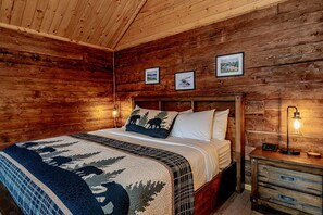 Deluxe Cabin | Premium bedding, pillowtop beds, individually furnished, blackout drapes - Lakeshore Cabins (Homer)