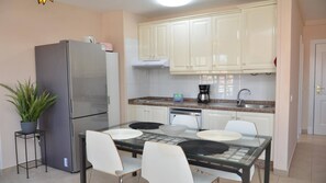 Fridge, microwave, coffee/tea maker, electric kettle - Apt. Brisa Marina  (Valle Gran Rey)