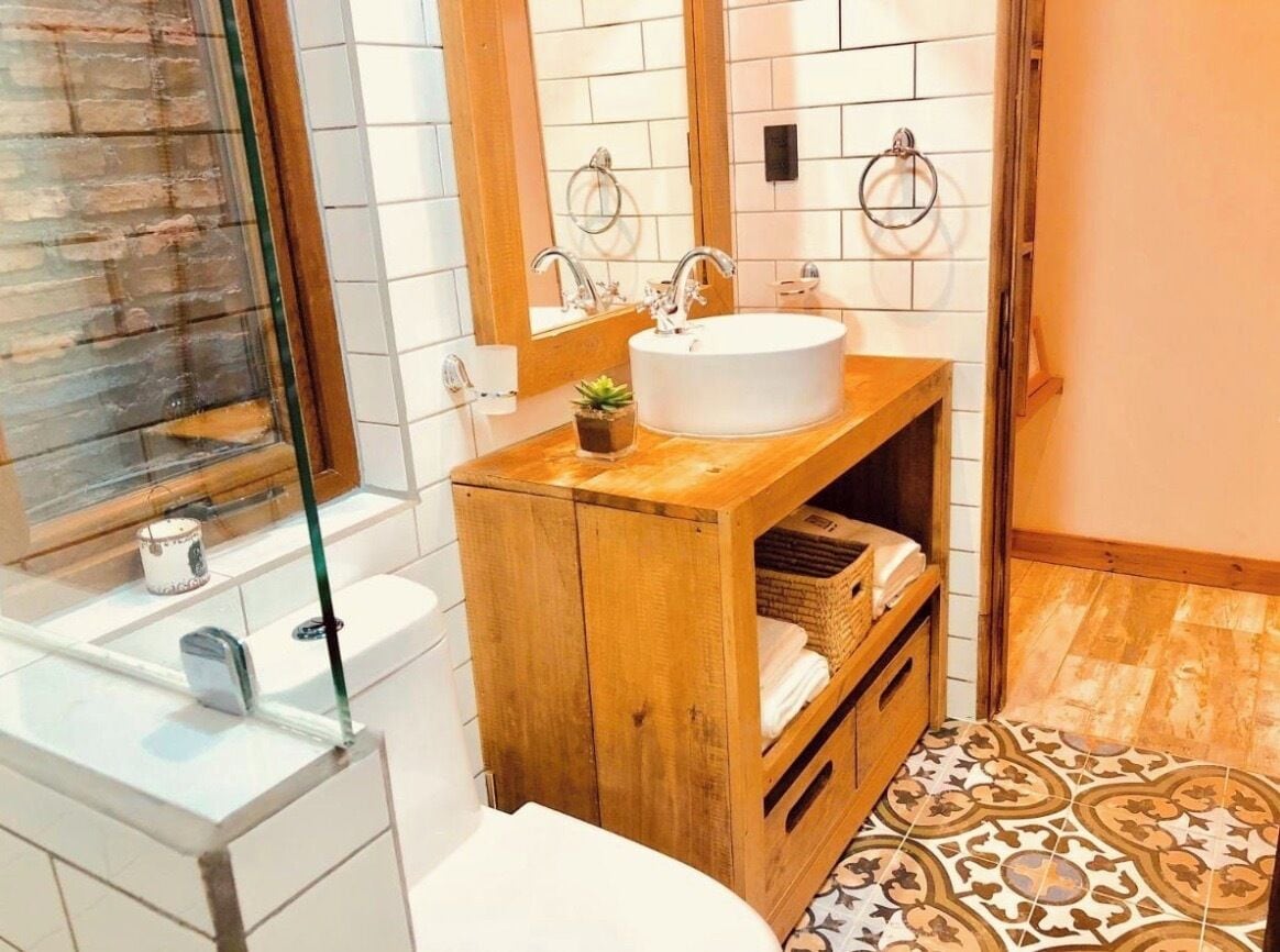 Standaard kamer | Badkamer | Een haardroger