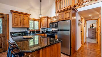 Micro-ondes, four, grille-pain