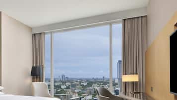 Deluxe Room, 1 King Bed, City View