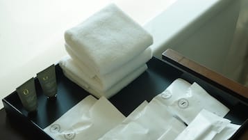 Premier Room, 1 King Bed, Ocean View | Bathroom
