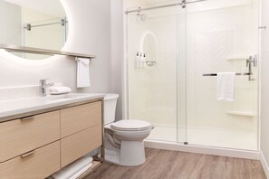Free toiletries, hair dryer, towels - TownePlace Suites by Marriott Pleasanton (Pleasanton)