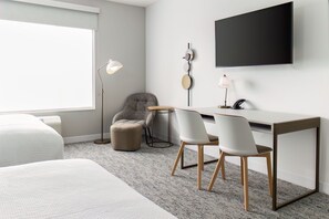 Desk, iron/ironing board, free cots/infant beds, free WiFi - TownePlace Suites by Marriott Pleasanton (Pleasanton)
