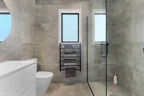 Shower, hair dryer - Barn 944 - Big Omaha Holiday Home (Matakana)