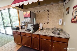 Fridge, microwave, oven, stovetop - 5 Nights at Bluegreen Mountain Loft Resort at the height of the holiday season! (Gatlinburg)