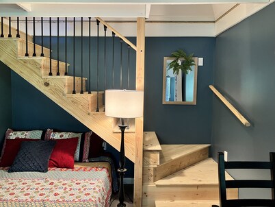 Bungalow at the Lake - enjoy lake life within driving distance of the beach!