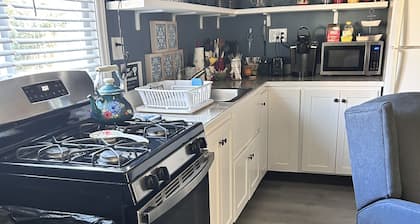 Bungalow at the Lake - enjoy lake life within driving distance of the beach!