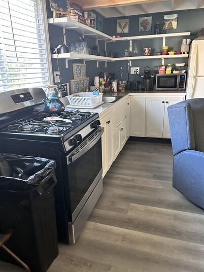 Bungalow at the Lake - enjoy lake life within driving distance of the beach!