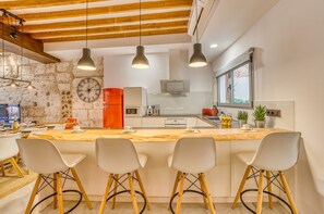 Kjøleskap, mikrobølgeovn, ovn og oppvaskmaskin