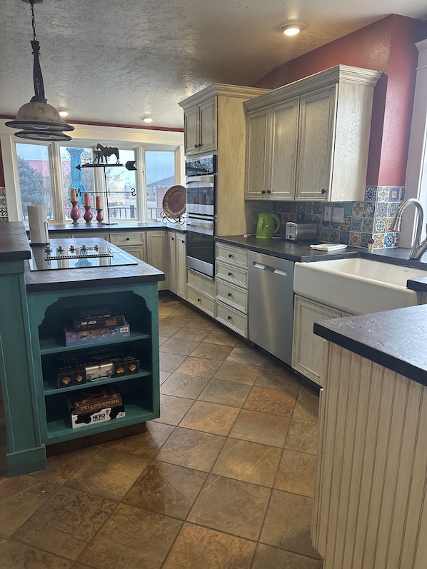 Microwave, oven, stovetop, dishwasher