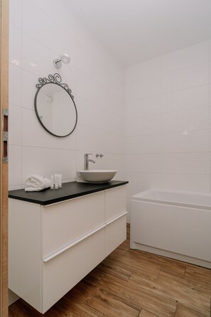 Hair dryer, towels, soap, shampoo - Studio Deluxe Browar Gdański (Gdansk)