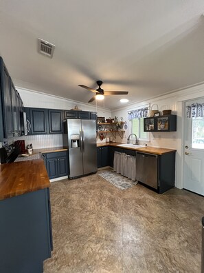 Private kitchen - Remodeled 2b/2b on quiet cul-de-sac (Lady Lake)