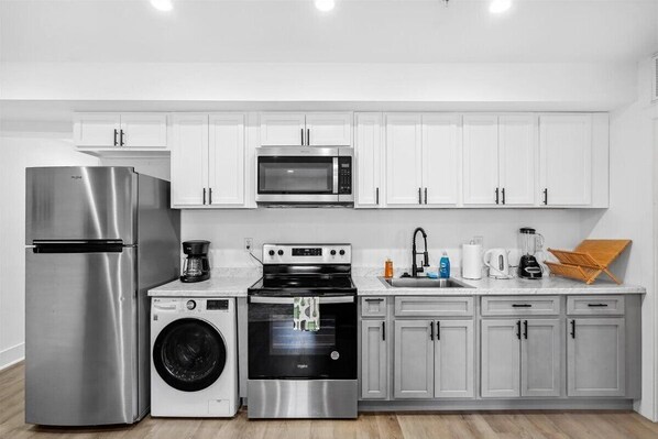 Refrigerador, microondas, horno, placa de cocina