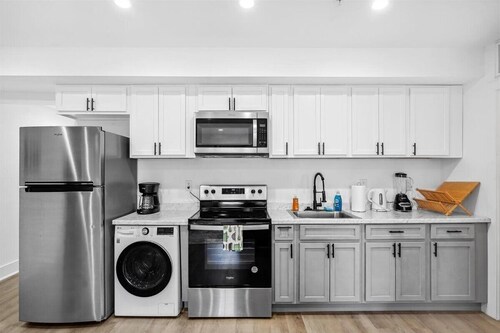 Petworth Urban Stay with Balcony and DC Views