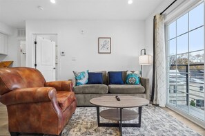 TV, offices - Iconic DC Unit | Stunning Views | Graceful Balcony (Washington)