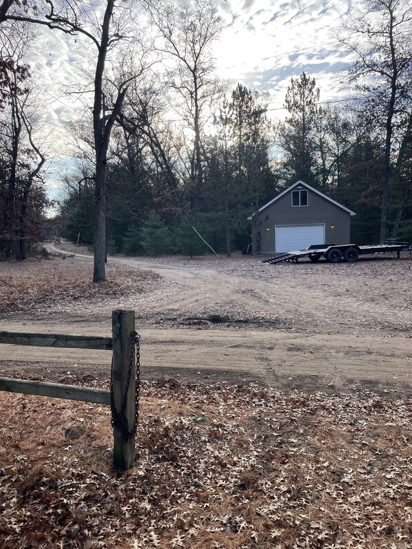 Property grounds - Lake Front cabin on ORV trail head! 5 mins from AuSable River pets welcome! (Hale)