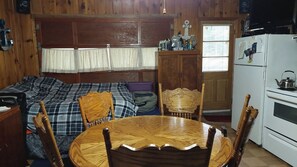 Room - Lake Front cabin on ORV trail head! 5 mins from AuSable River pets welcome! (Hale)