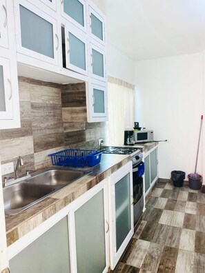 Phòng cơ bản | Bếp riêng | Tủ lạnh, lò vi sóng, máy xay thực phẩm 