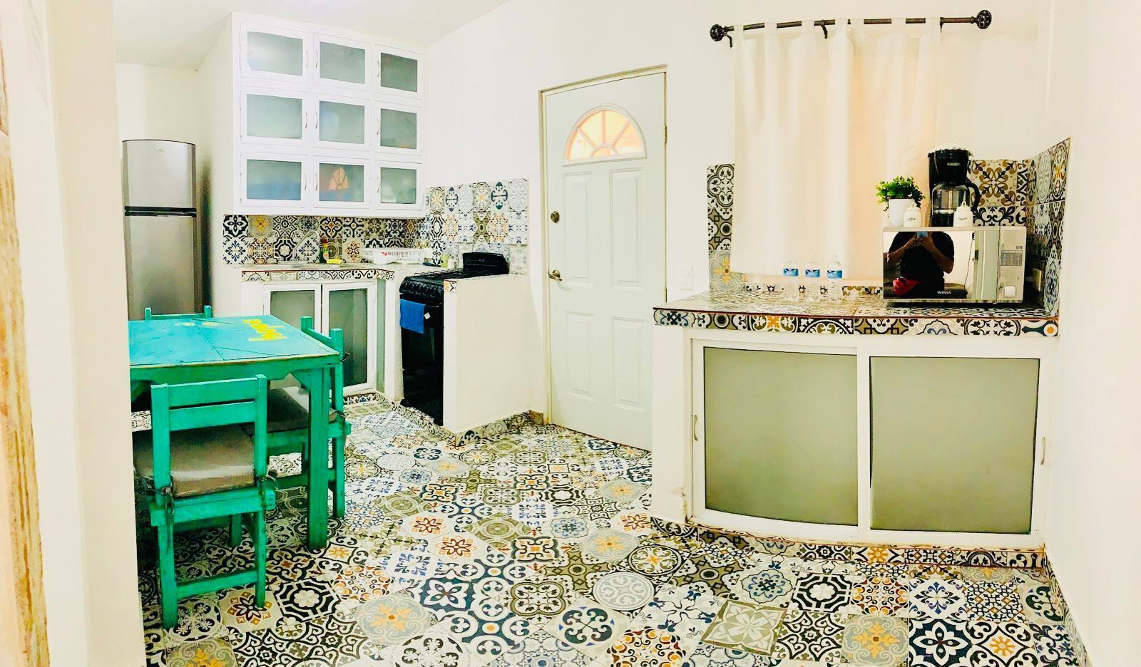 Basic Room | Private kitchen | Full-sized fridge, microwave, blender, cookware/dishes/utensils
