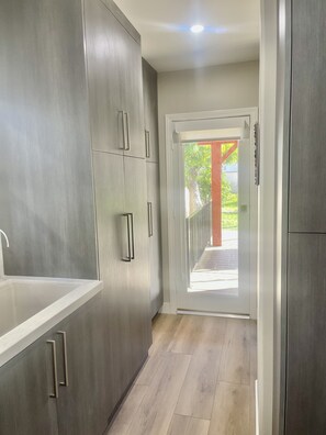 Interior - Newly Renovated 2 Bedroom House close to Palos Verdes, Amenities, Beach, & Hwy. (San Pedro)