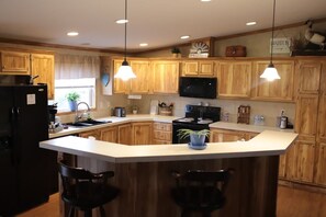 Fridge, microwave, oven, dishwasher - Peaceful Country Getaway on an acre (Oologah)