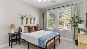 3 habitaciones, escritorio, tabla de planchar con plancha y wifi gratis