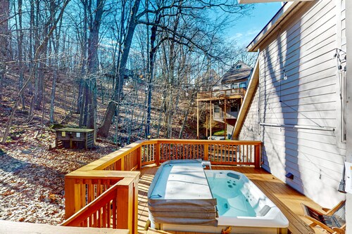 Tranquil lake retreat with private hot tub, fire pit, deck, & incredible views