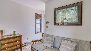 TV, fireplace, stereo