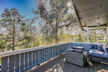 Ahwahnee Vacation Rental | Studio | 1BA | Stairs to Enter | 650 Sq Ft