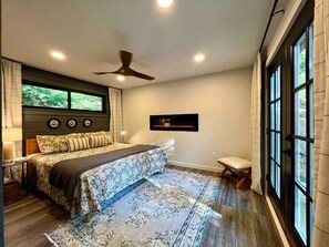 2 bedrooms, desk, iron/ironing board, travel crib