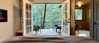 Gwen`s Cottage at Water`s Edge