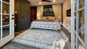 2 bedrooms, desk, iron/ironing board, travel crib