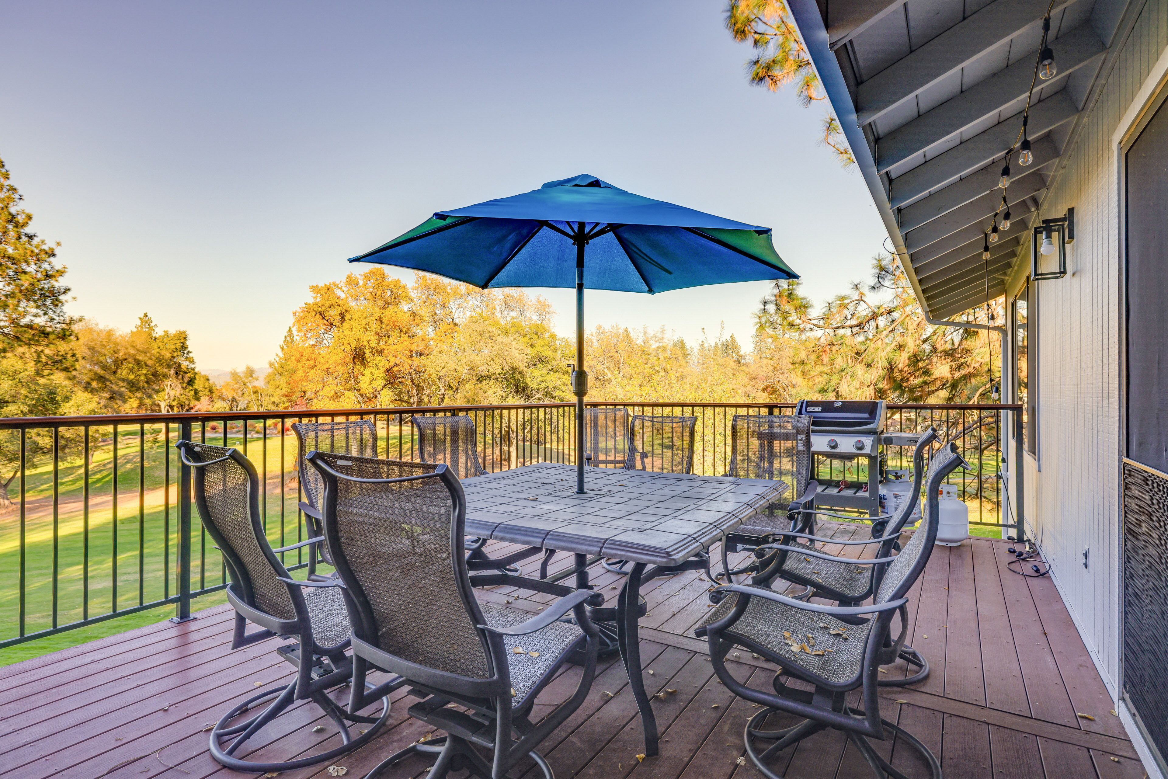 Groveland Home w/ Deck: 2 Mi to Pine Mountain Lake