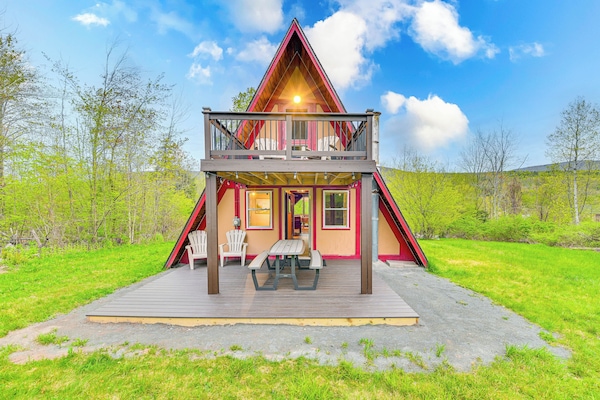 Hunter Vacation Rental | 3BR | 1BA | 1,200 Sq Ft | Stairs Required