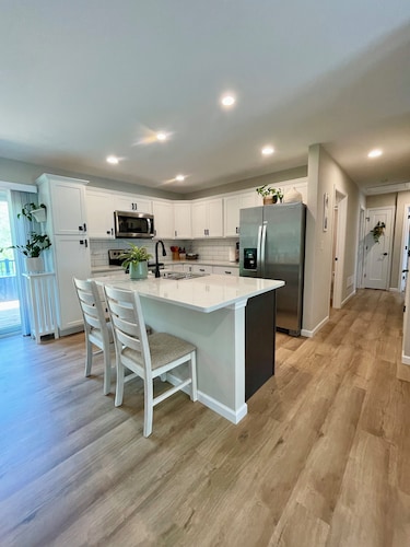 Cozy, peaceful home close to: PSU Football/State College/Altoona/Raystown Lake.