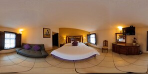 Chambre, 1 très grand lit, salle de bains privée | Wi-Fi gratuit