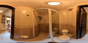 Basic Room, 1 King Bed, Private Bathroom | Bathroom | Hair dryer - Hotel San José (San Cristóbal de las Casas)