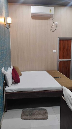 Desk, soundproofing, free WiFi - ANAND LOK VARANASI  (Varanasi)