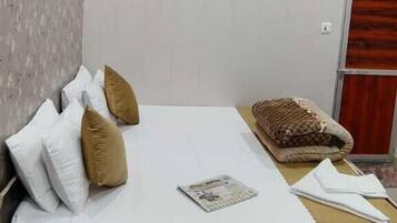 Desk, soundproofing, free WiFi