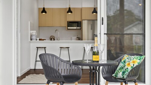 Tucked away but central to shops, restaurants, cafes, pub, clubs, is our modern contemporary house.