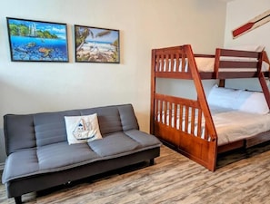 3 bedrooms, iron/ironing board, free WiFi, bed sheets - BEACH~HEATED POOL~PET FRIENDLY-WINTER STAY (Corpus Christi)